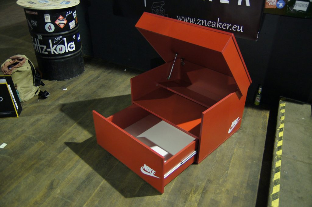 Schuhbox von Zneaker Rot